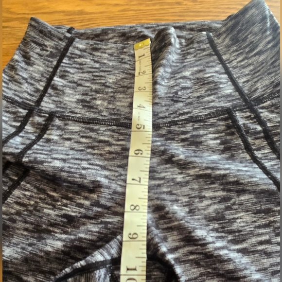 Lululemon Cropped Leggings Sheer Mesh Sides Black Gray Size 6 Capri Yoga Pants - Picture 7 of 7